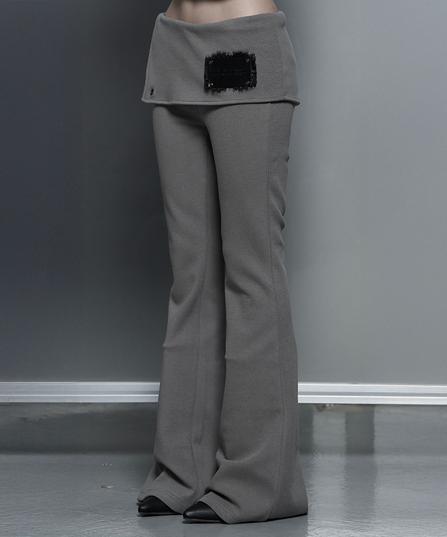 ETRE AU SOMMET 綁帶側開衩靴型褲 摩卡 ET26SSPTP02MC