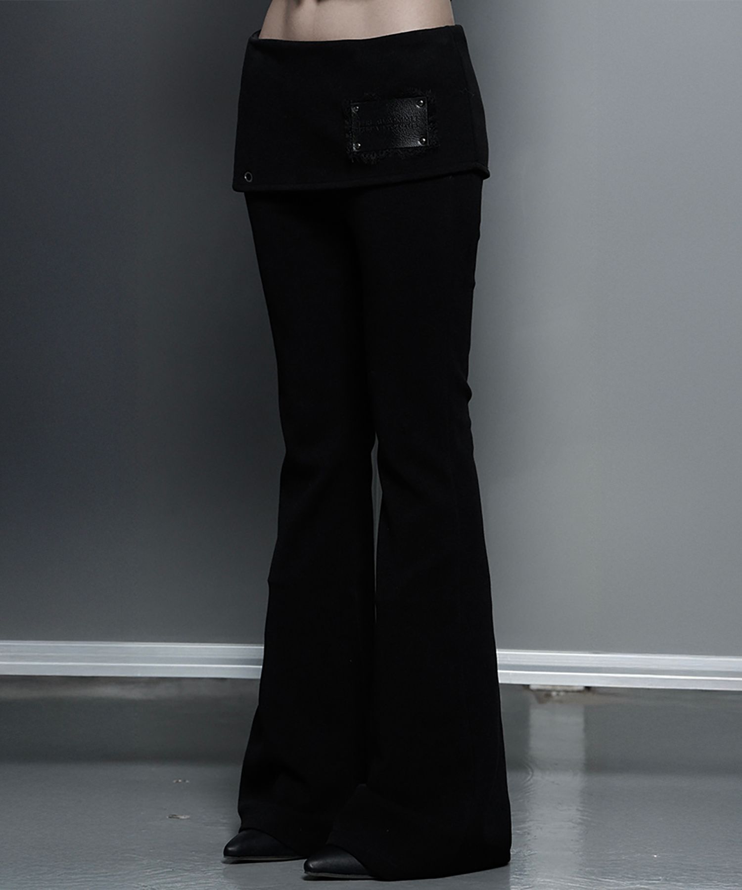 ETRE AU SOMMET 綁帶側開衩靴型褲 黑色 ET26SSPTP02BK