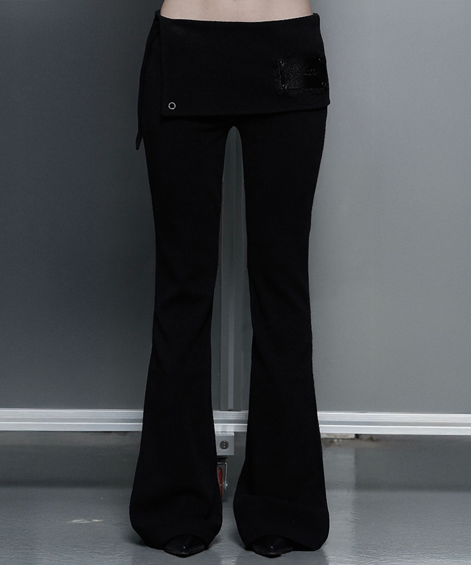 ETRE AU SOMMET 綁帶側開衩靴型褲 黑色 ET26SSPTP02BK