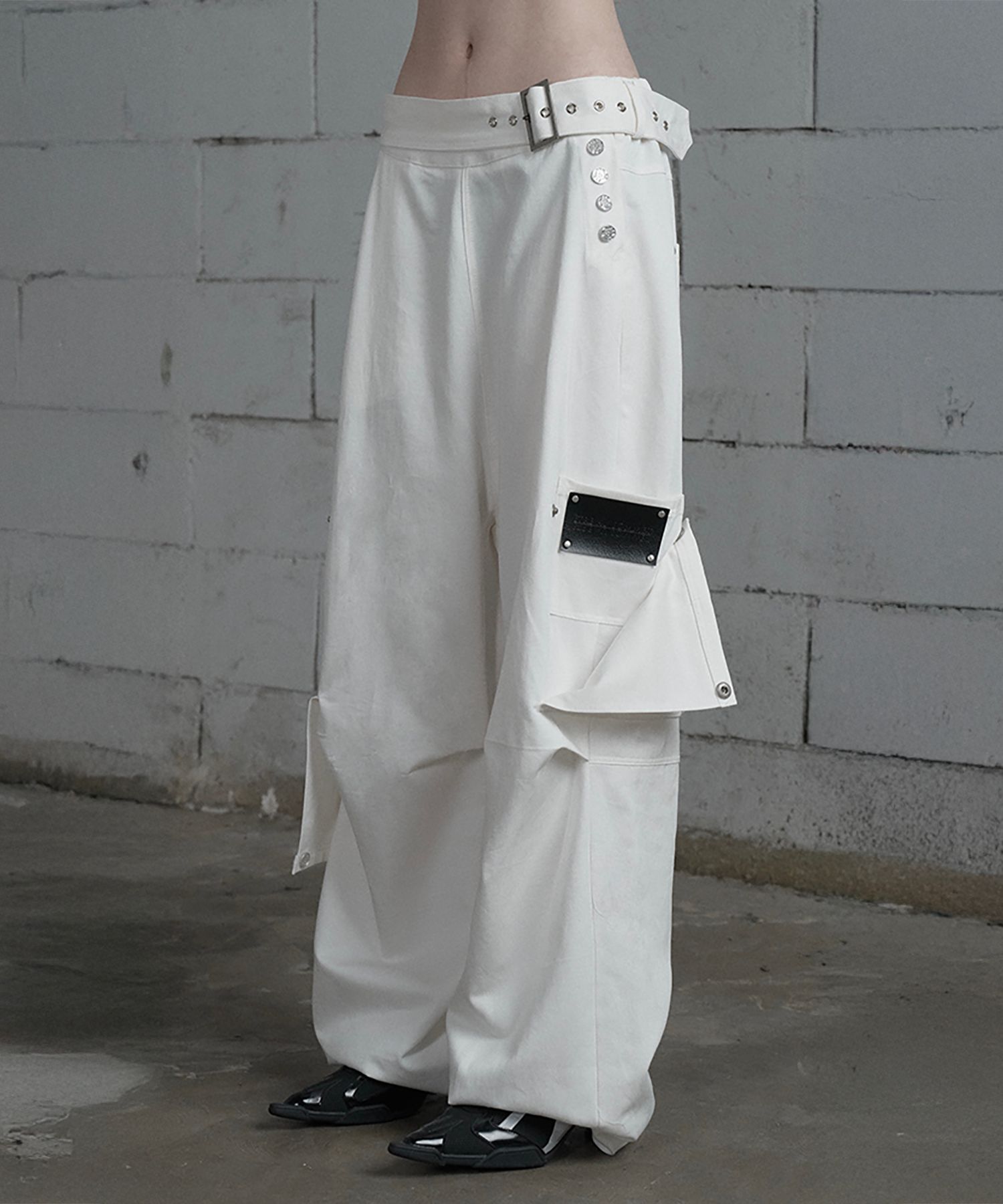 ETRE AU SOMMET 附腰帶雙口袋寬版長褲 ET26SSPCP01WH