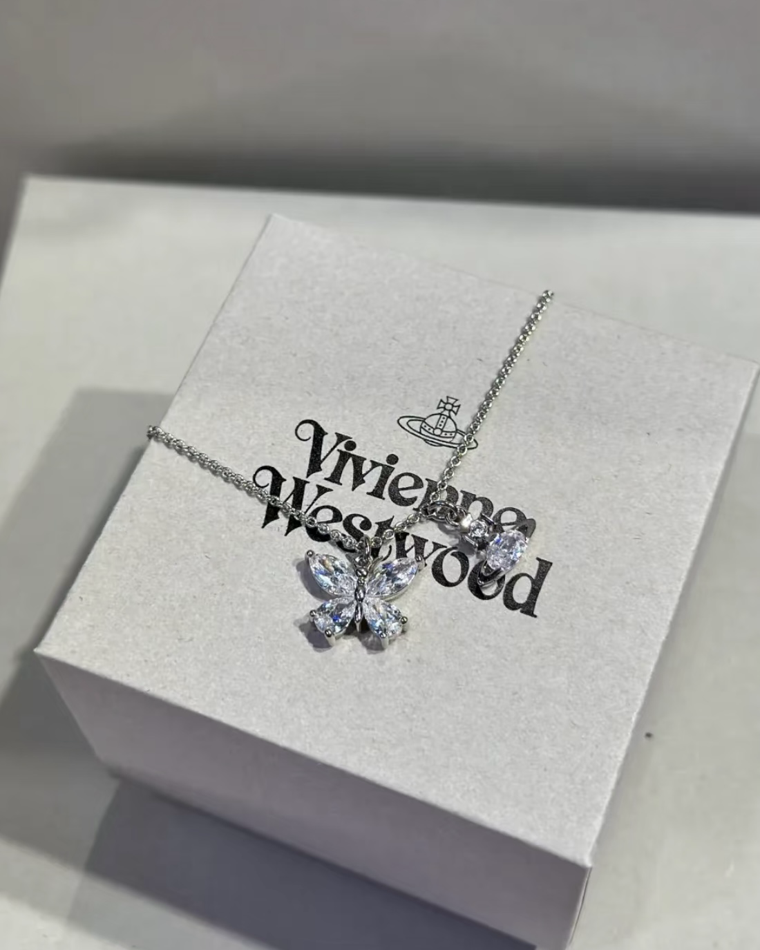 Vivienne Westwood Brass Necklaces 蝴蝶 吊墜 項鍊 銀色 土星 水鑽 西太后 薇薇安