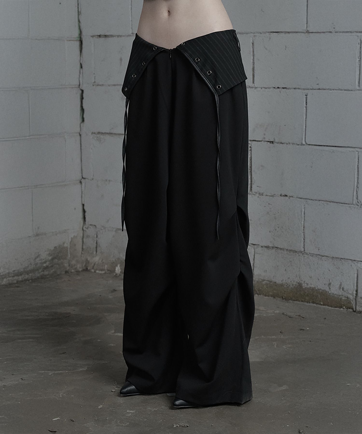 ETRE AU SOMMET 拼接線抽褶寬版西裝褲 ET26SSPSP01BK