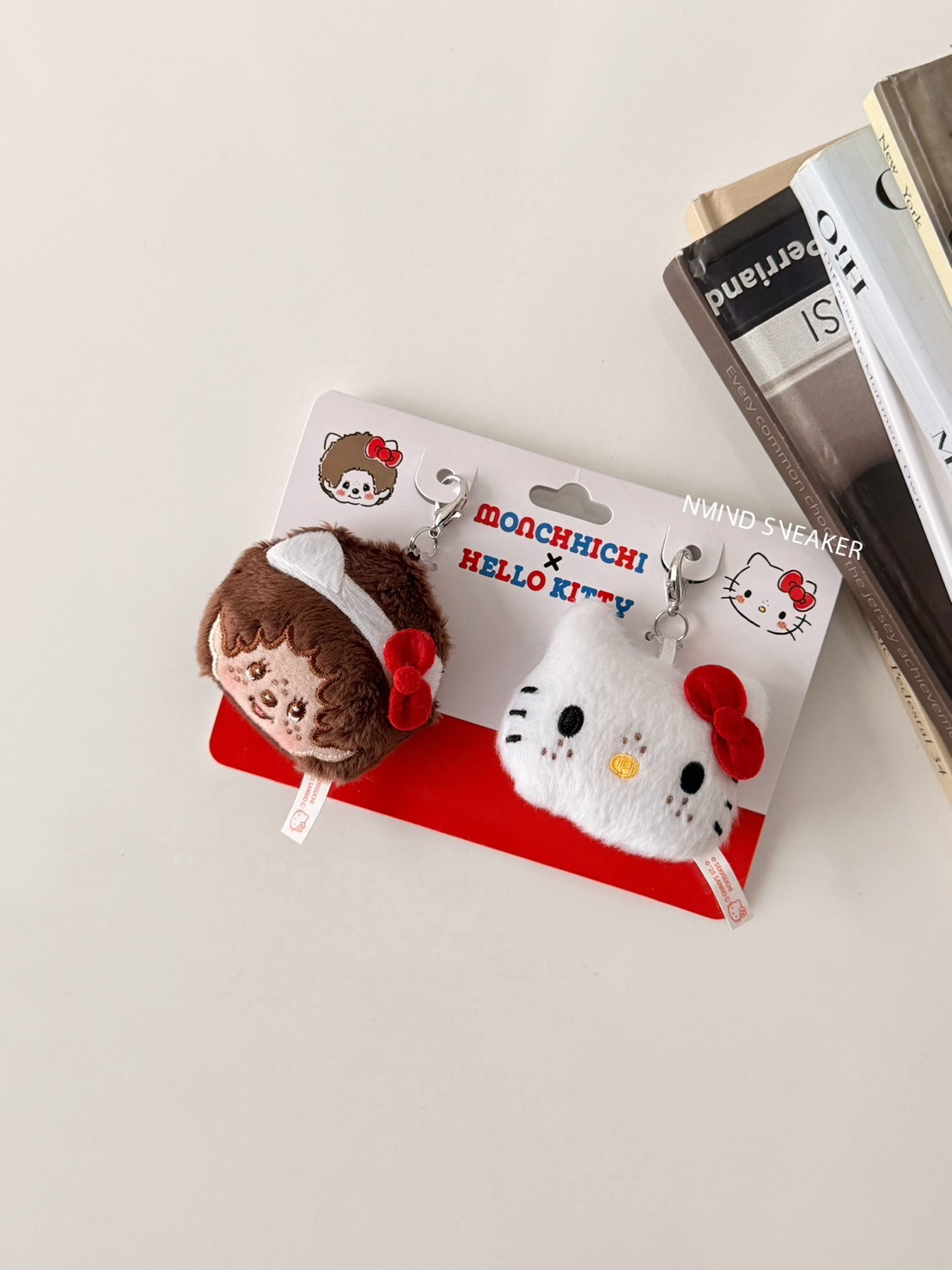 聯名了！monchhichi蒙奇奇ｘHello Kitty 50周年限定 吊飾
