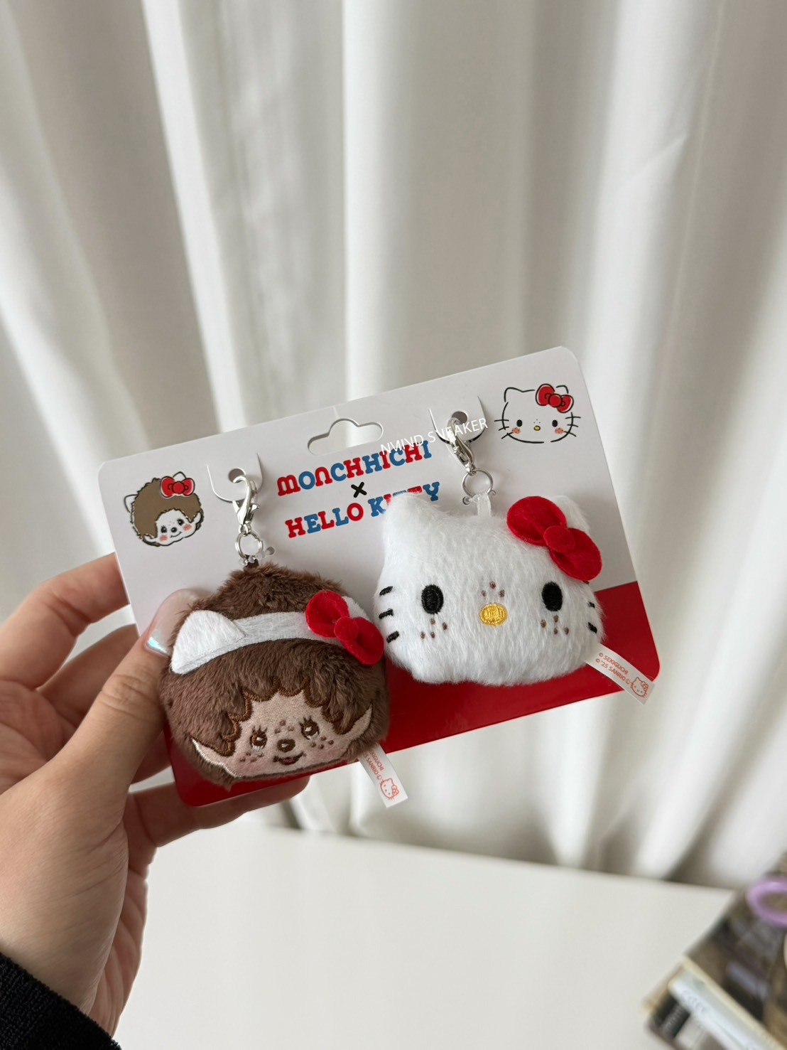 聯名了！monchhichi蒙奇奇ｘHello Kitty 50周年限定 吊飾