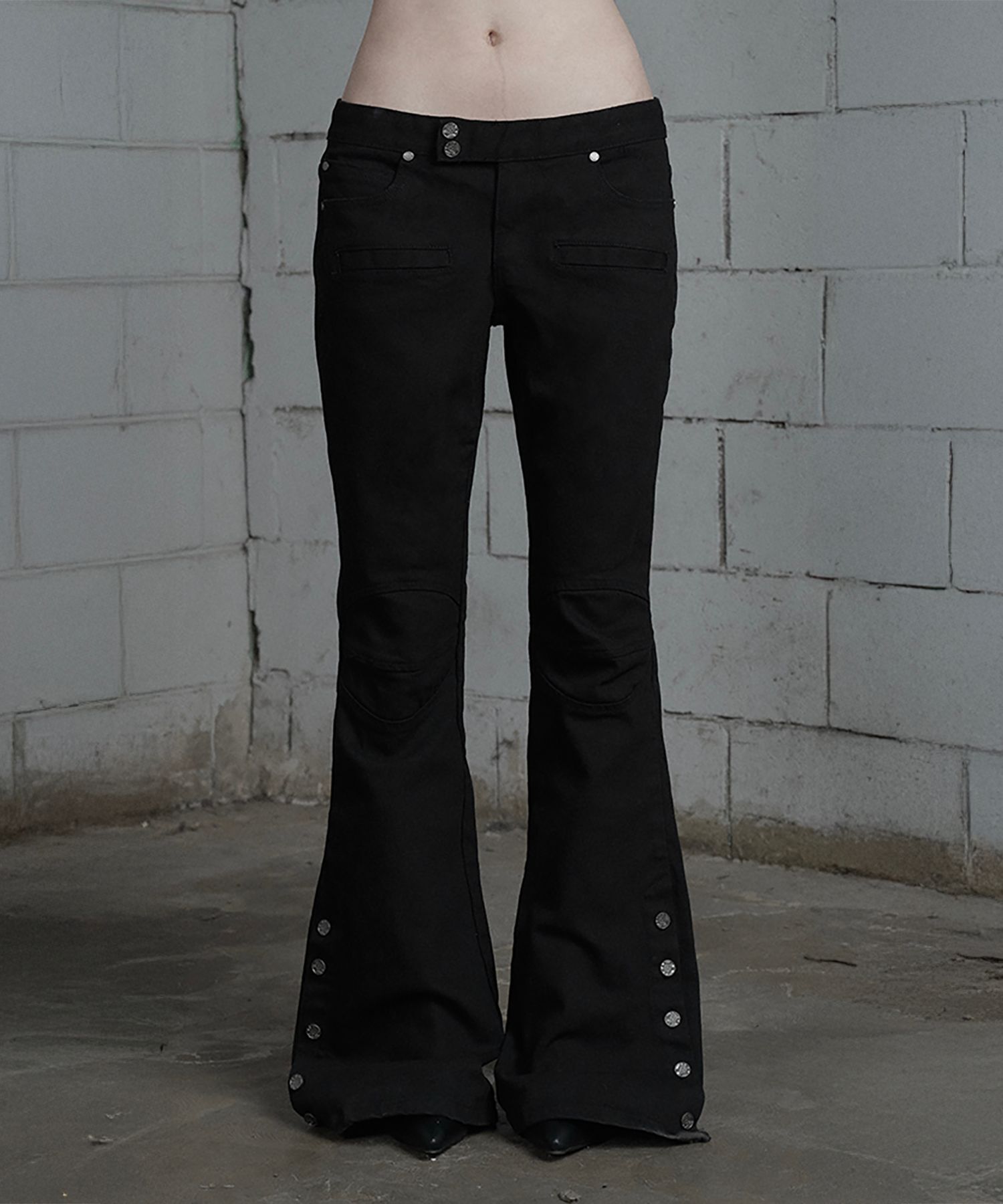 ETRE AU SOMMET 雙膝側扣靴型牛仔褲 ET26SSPDP01BK