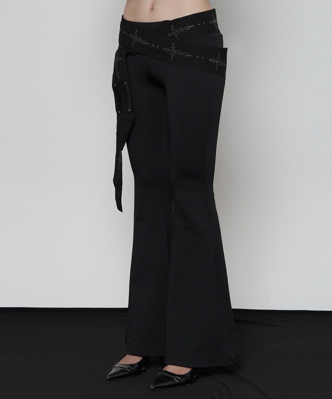 ETRE AU SOMMET 西部風格長版皮帶靴型褲 ET25FWPOP01NA