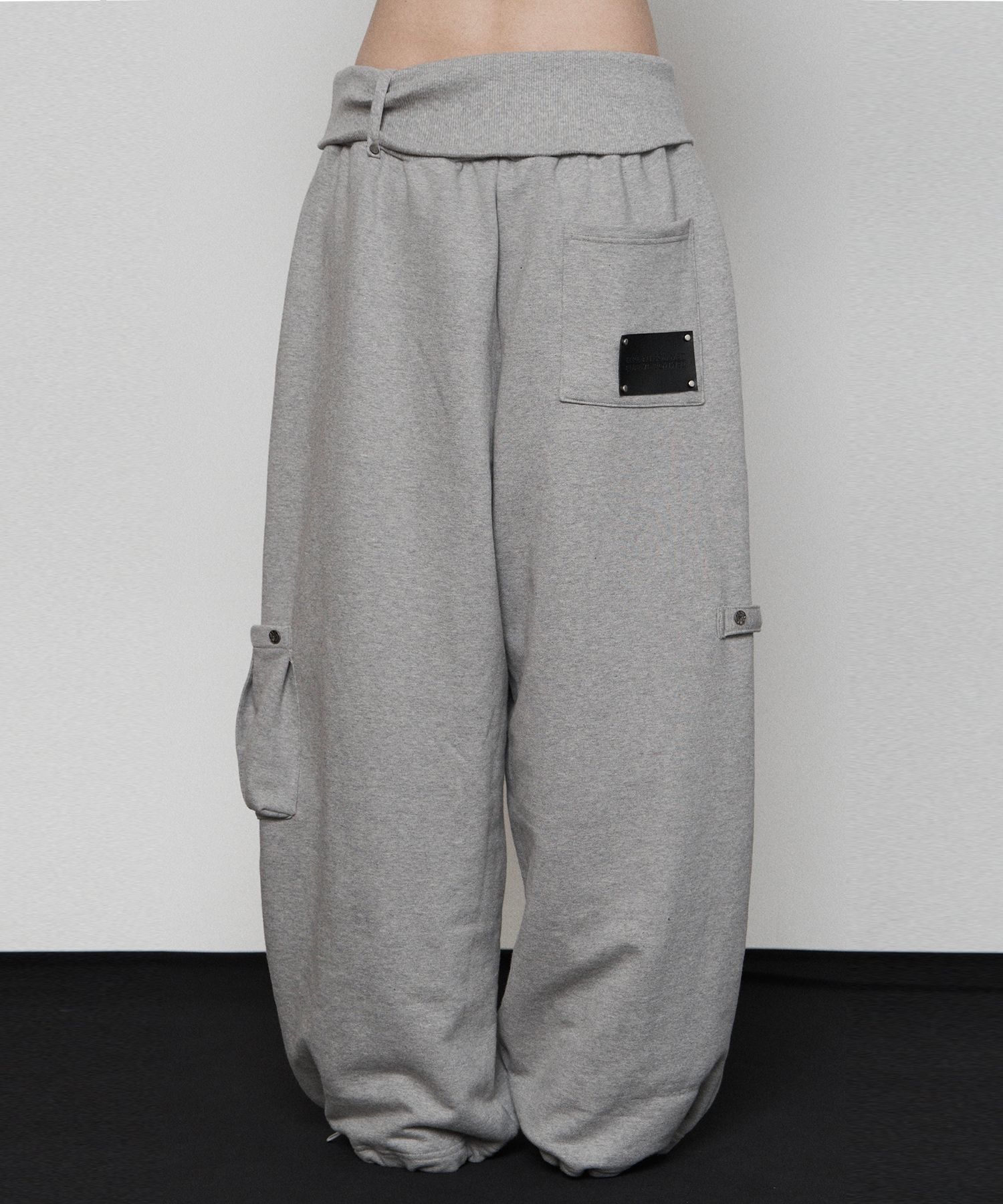 ETRE AU SOMMET 麻灰色 羅紋寬版口袋運動長褲 ET25FWPTP01MG