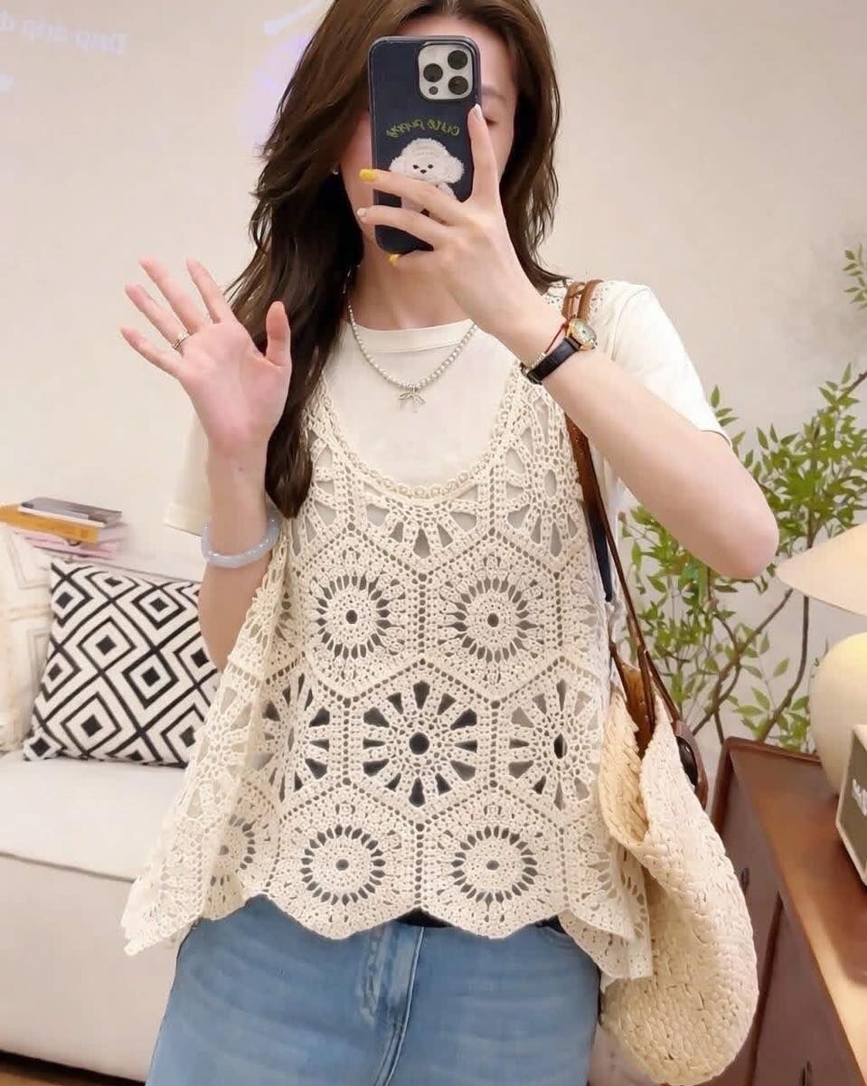 【甜美優雅的簍空雕花背心上衣套組】（現貨）