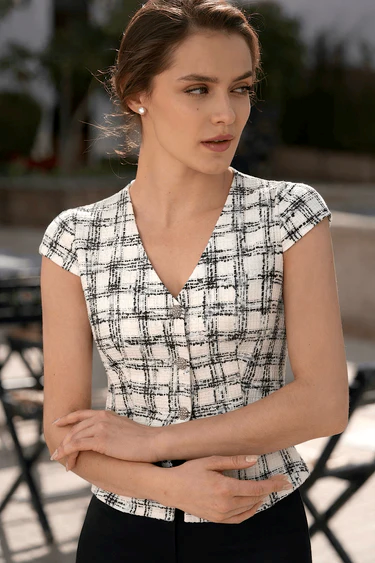 1GL0426-011 [GAALA] Alana Peplum Top Black And White (EU)