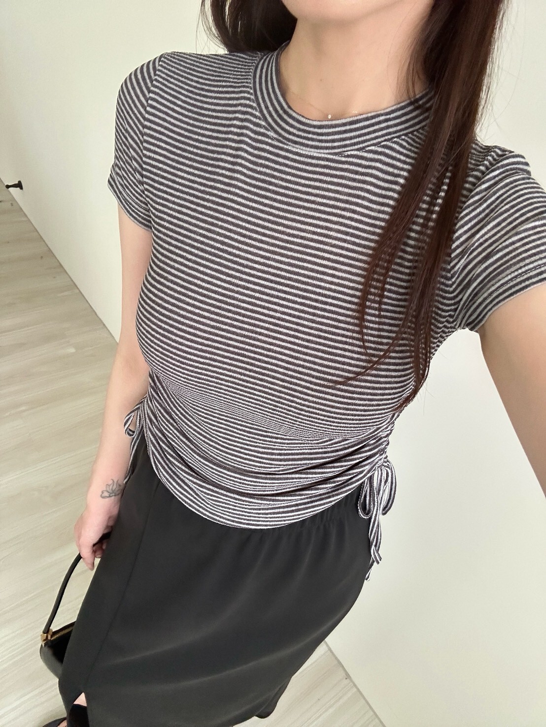 小腰精側抽繩細條短袖上衣