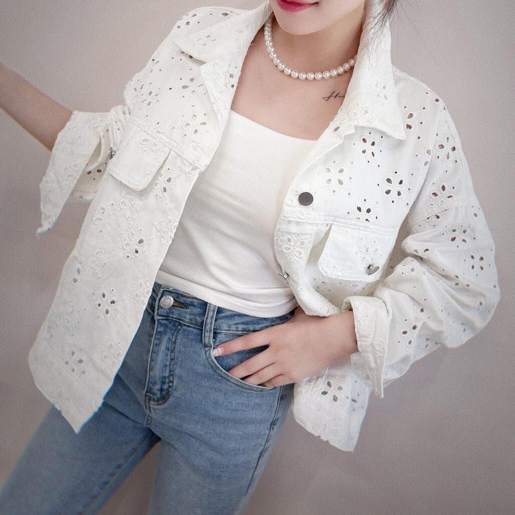 【法式小浪漫的刺繡簍空緹花外套】（現貨）