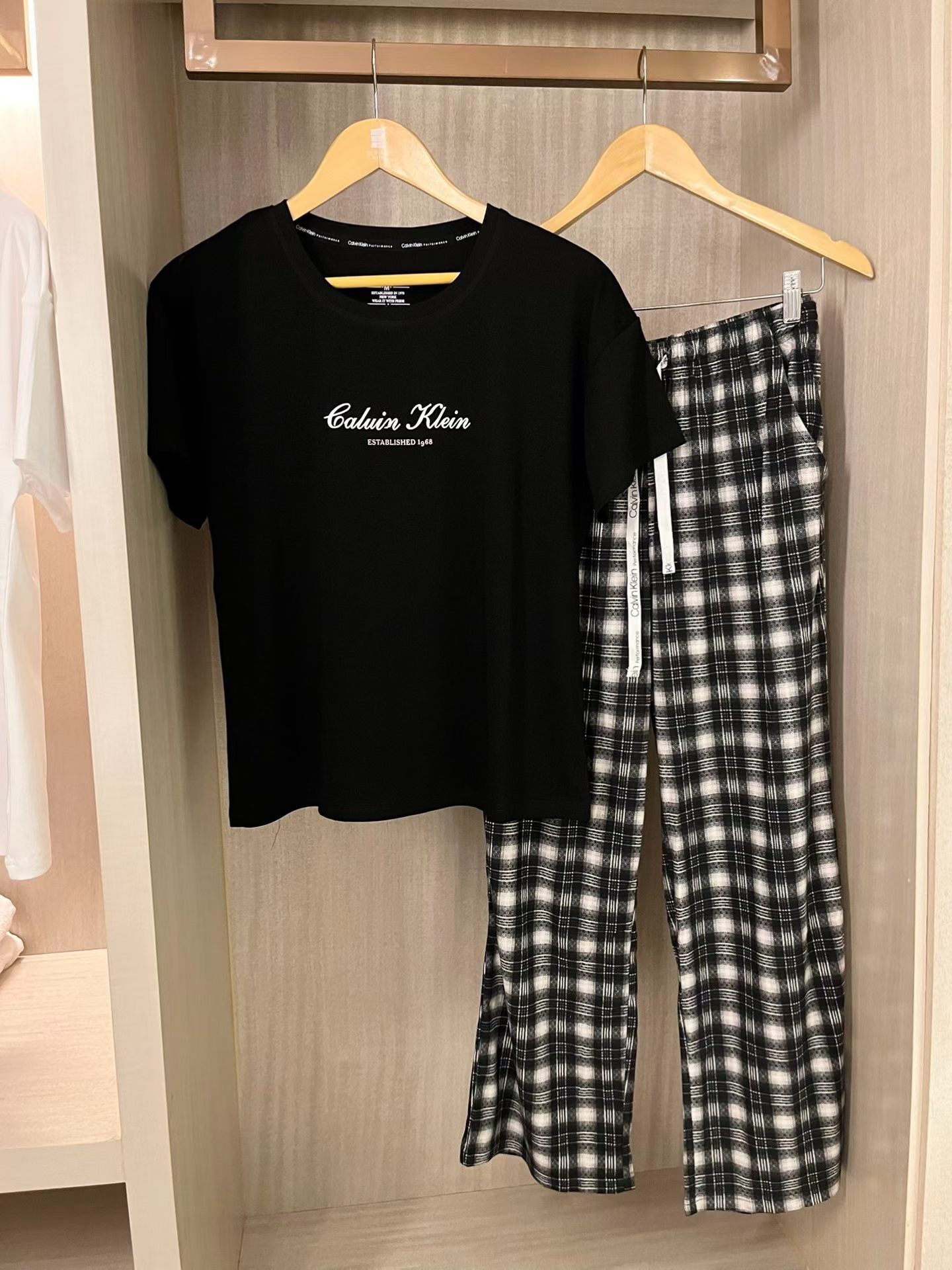 Calvin Klein 家居服 女款 一套tee + 長褲