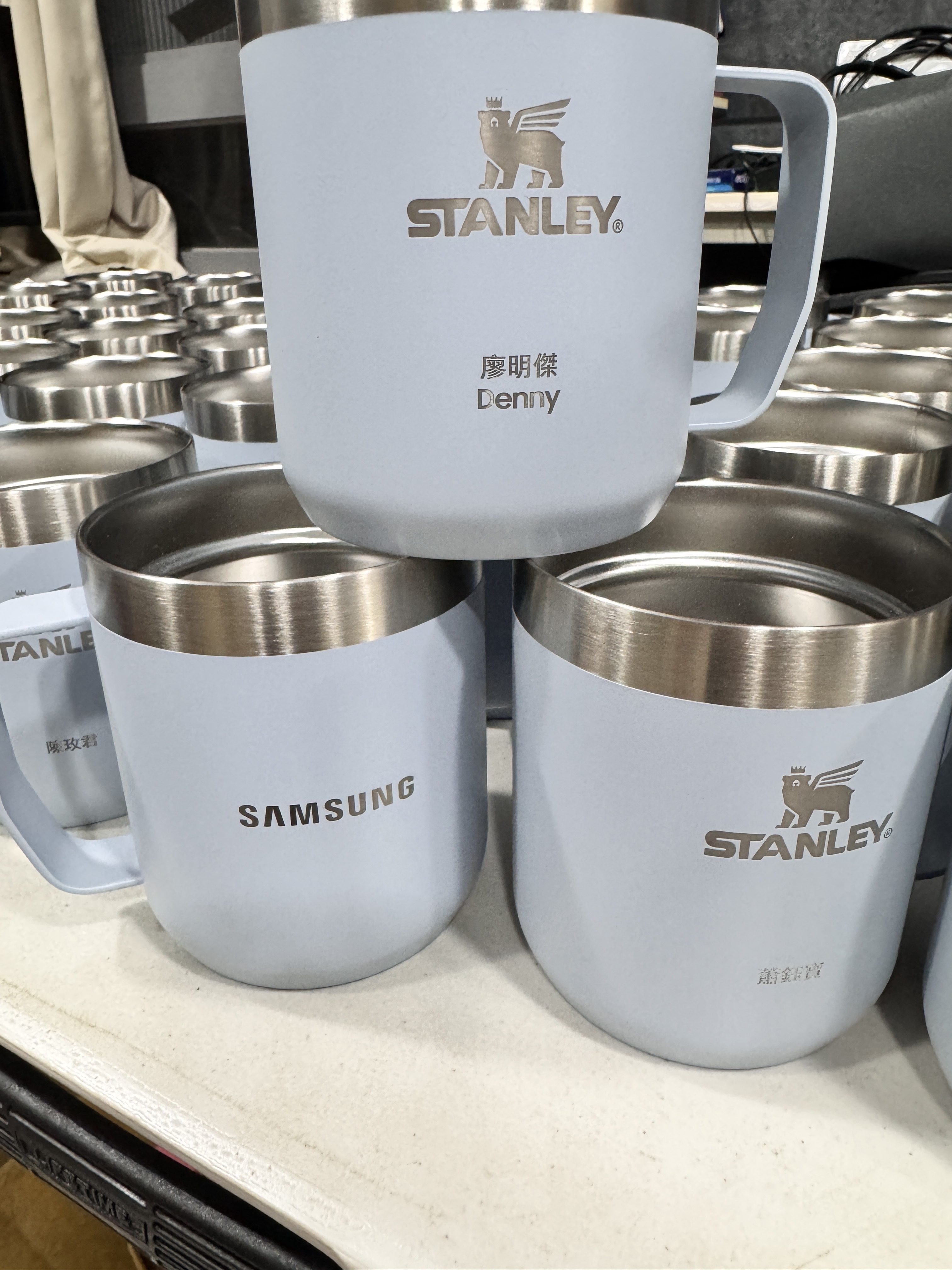 STANLEY Logo 下方精準雕刻員工姓名，質感倍增