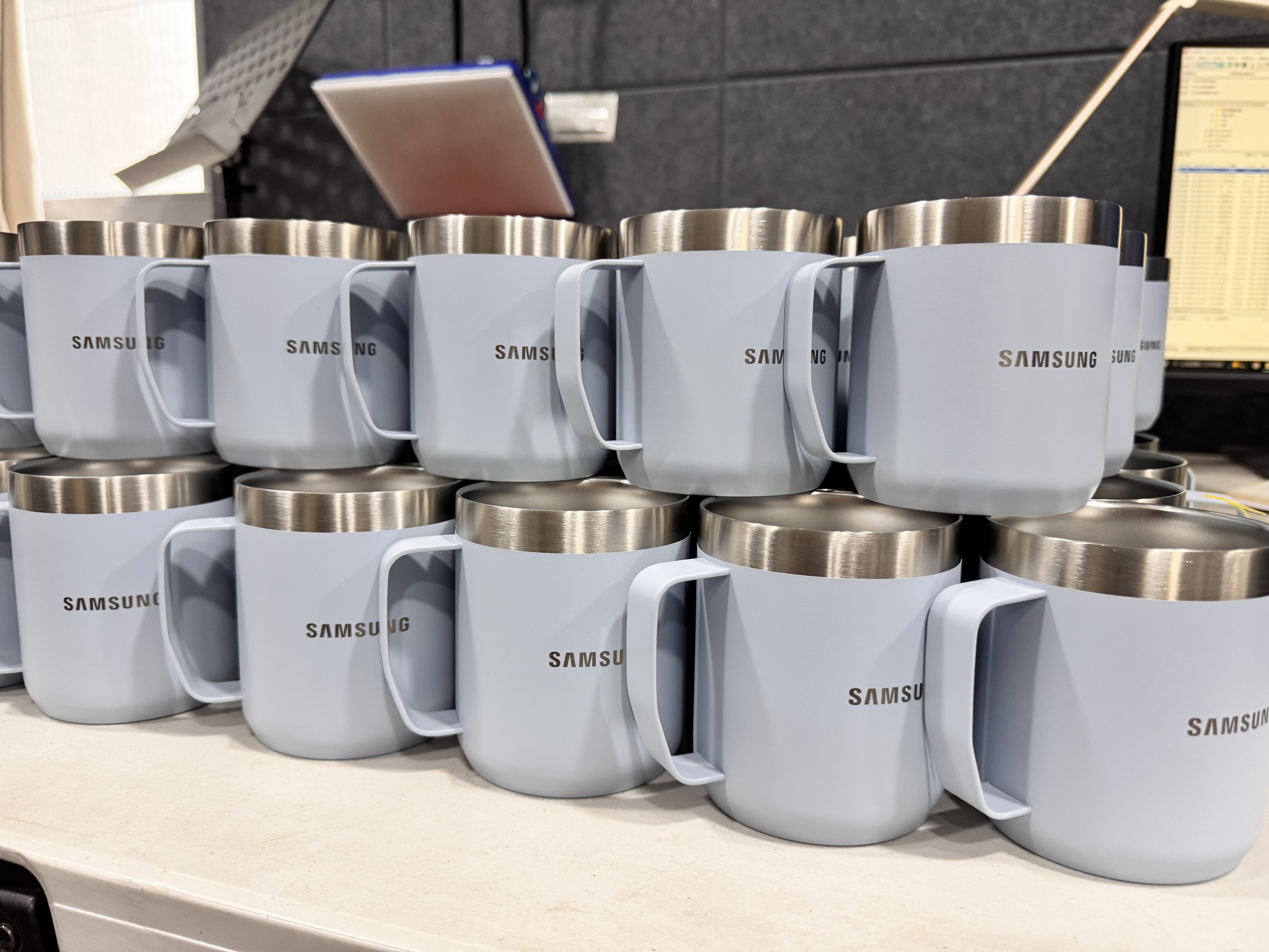 每一件成品都經過嚴格品檢，確保品牌形象完美傳遞