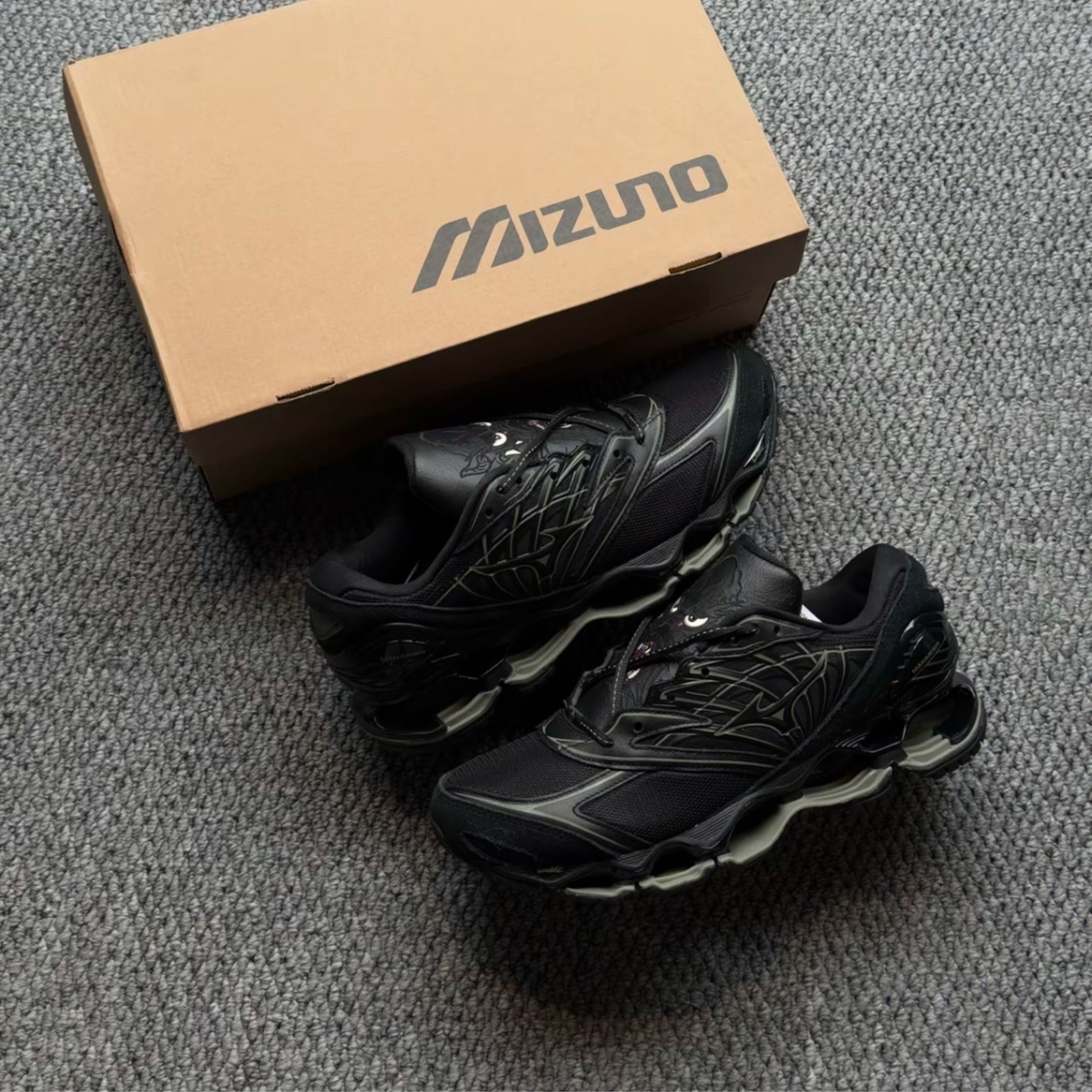 NICEDAY 代購 Mizuno x Maharishi Wave Prophecy LS 聯名 黑色 反光 細節 跑鞋 D1GD2617-01