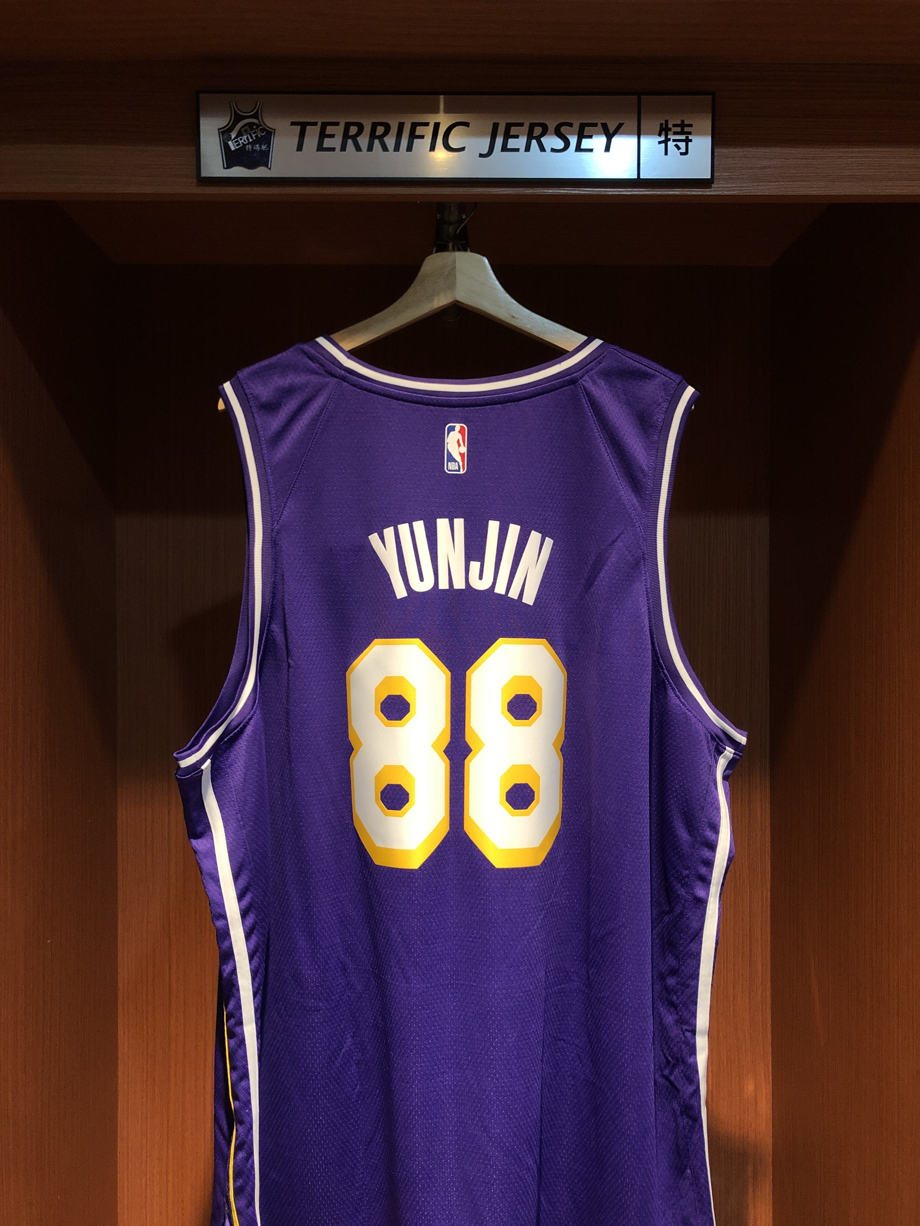 NBA球衣 Yunjin #88 LE SSERAFIM 洛杉磯湖人紫 Statement Jordan Swingman 球迷版 熱轉印 全新