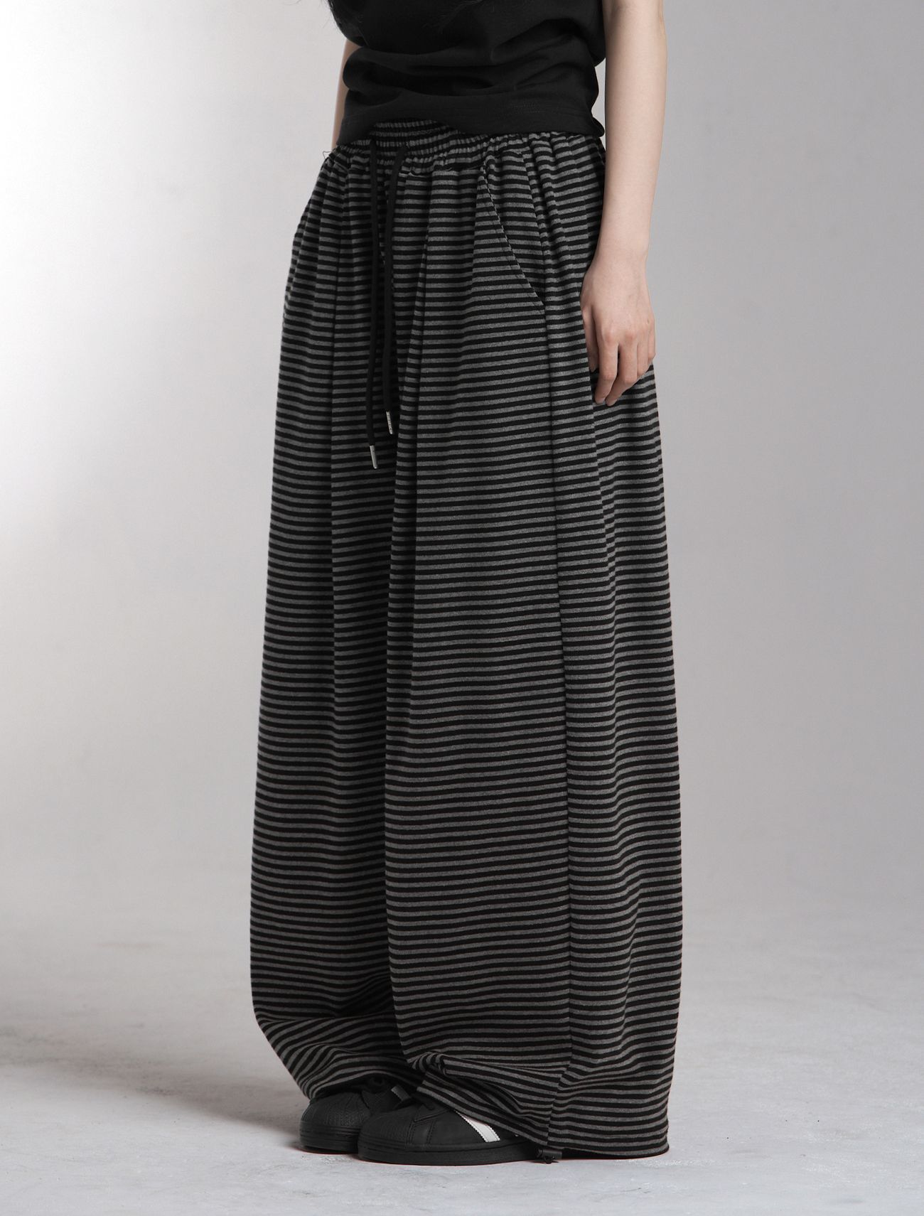 LOOXP 條紋打褶寬版長褲 黑色 9688-2