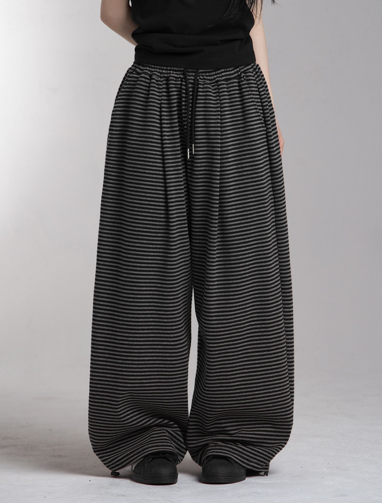 LOOXP 條紋打褶寬版長褲 黑色 9688-2
