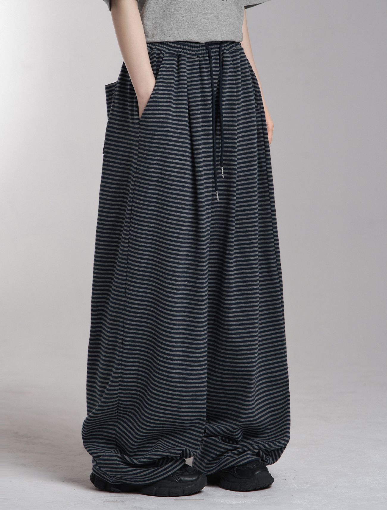 LOOXP 條紋縐褶寬版長褲 海軍藍 9688-1