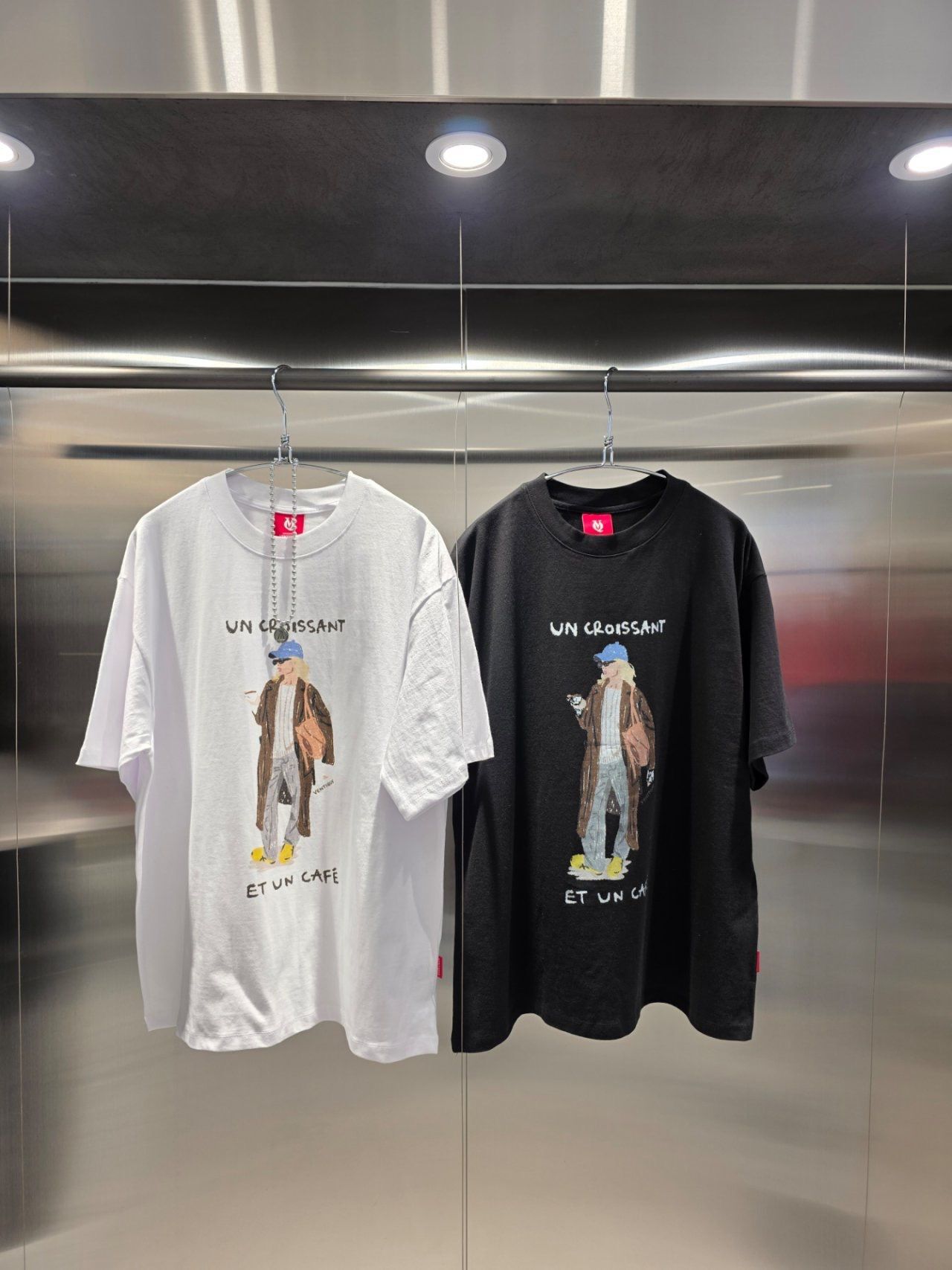 英文字圖案短袖Tee VENTIQUE-096T
