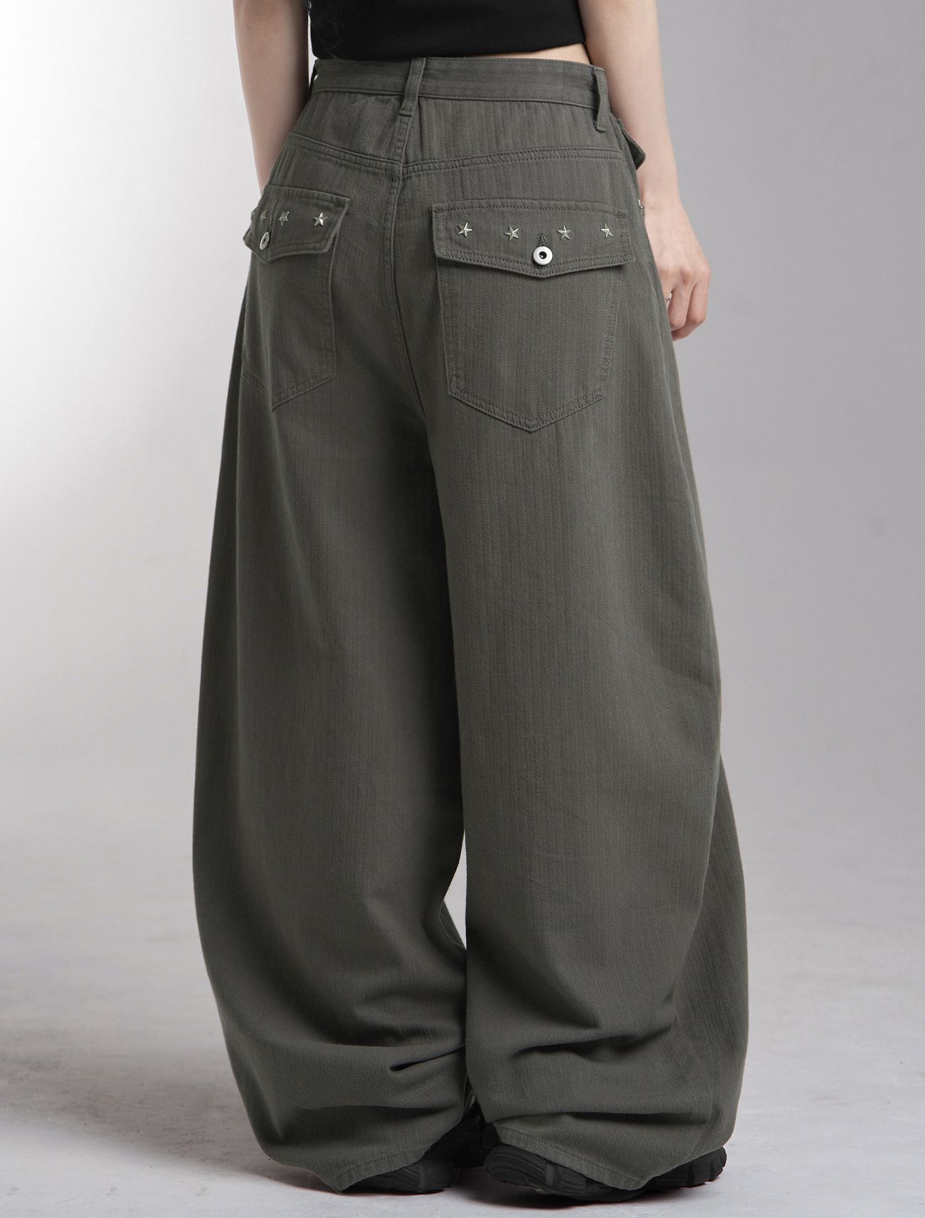 LOOXP 釘扣後口袋棉質氣球長褲 炭灰 9870-2