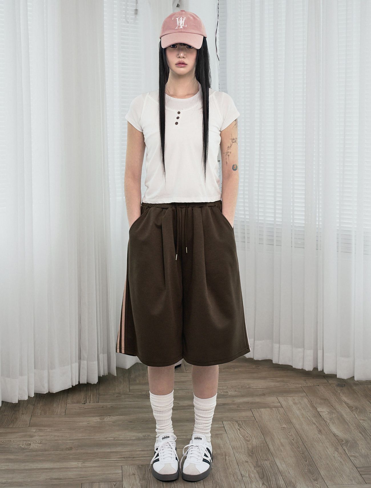 LOOXP 工裝天使刺繡後口袋百慕達短褲 棕色 9805-2