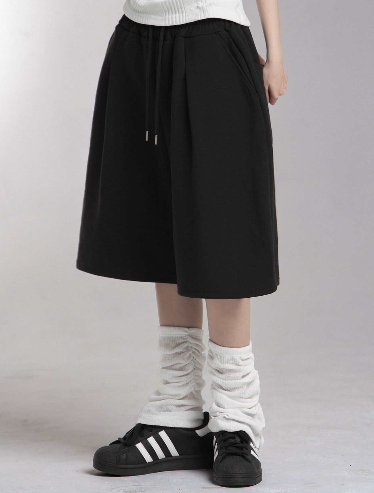 LOOXP 雙星刺繡百慕達褲 9869-2