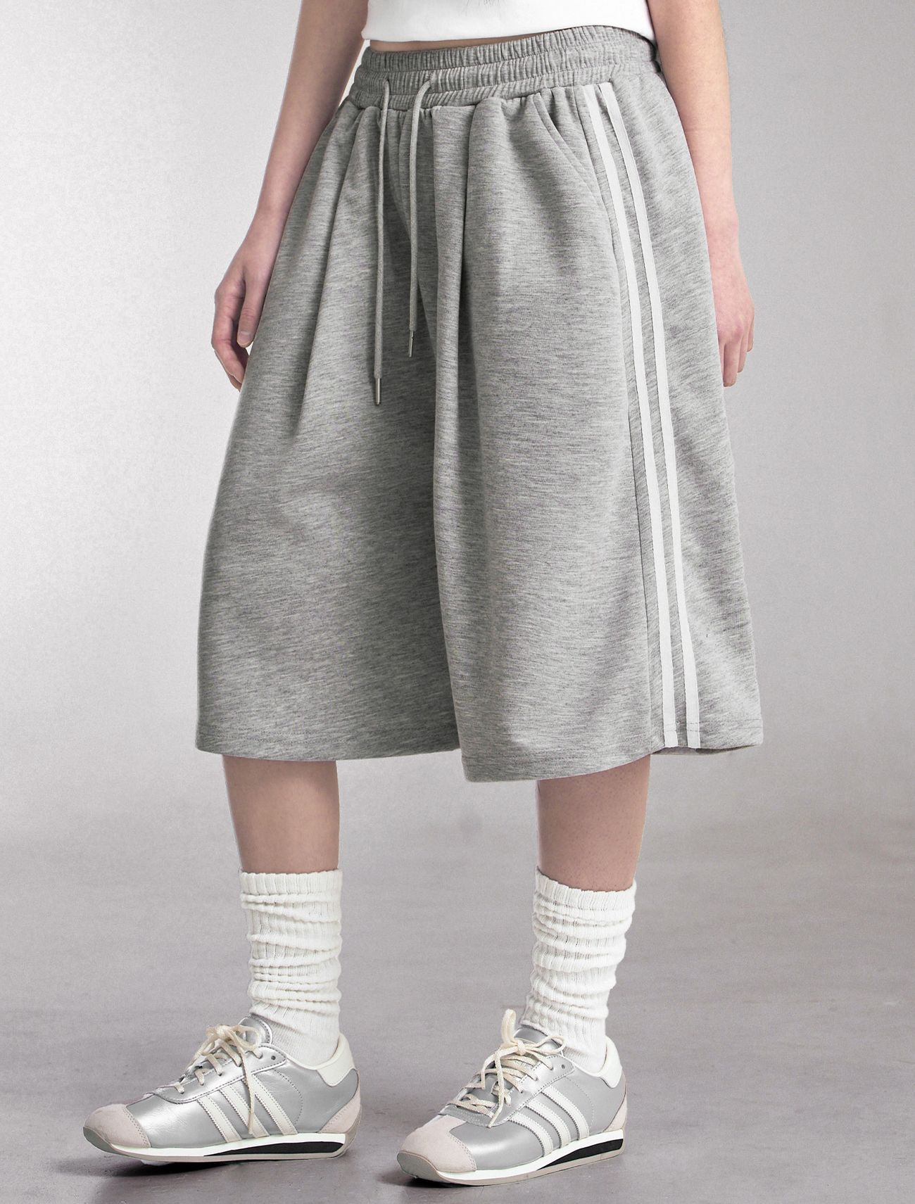 LOOXP 天使刺繡後口袋百慕達短褲 灰色 9805-1