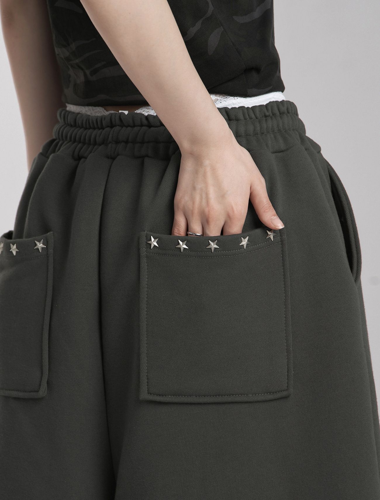 LOOXP 星釘細褶百慕達寬褲 炭灰 9868-2