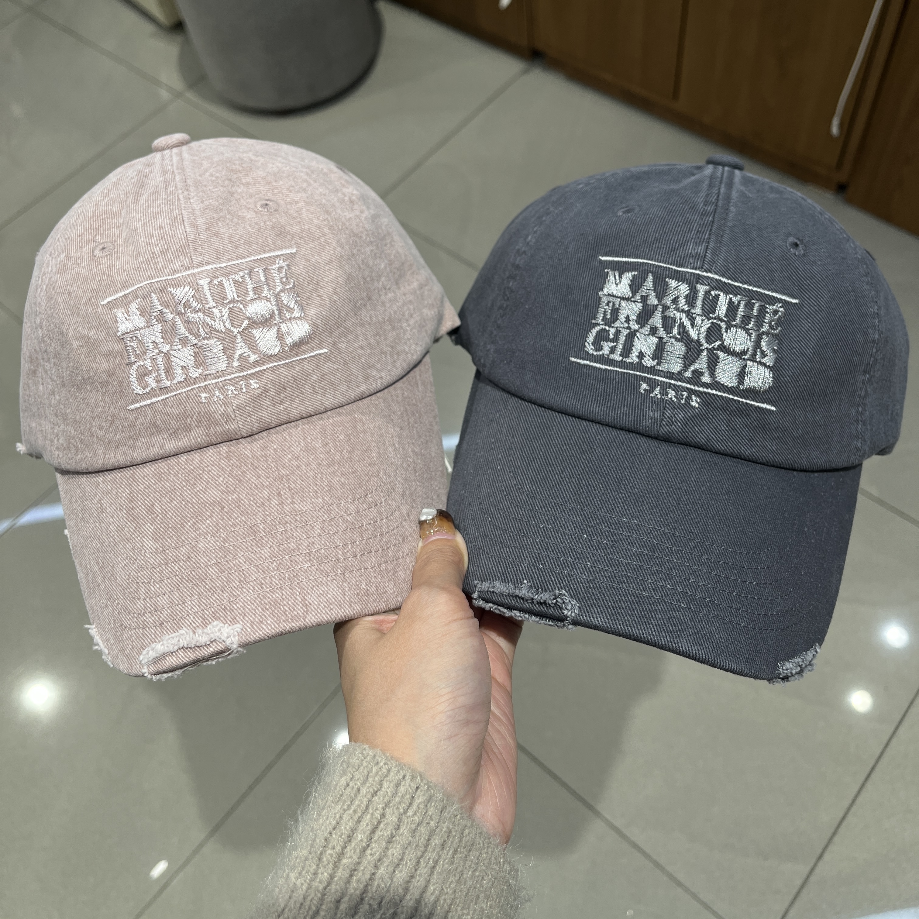 MFG RAWING CLASSIC LOGO DAMAGED COVERED CAP (2 Colours)