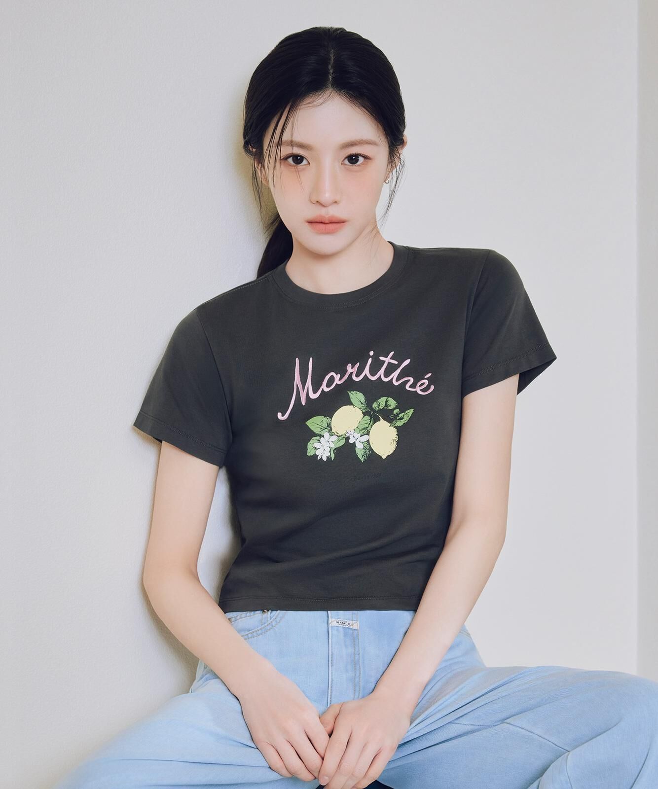 MFG W LEMON GRAPHIC SLIM CROP TEE (2 Colours)