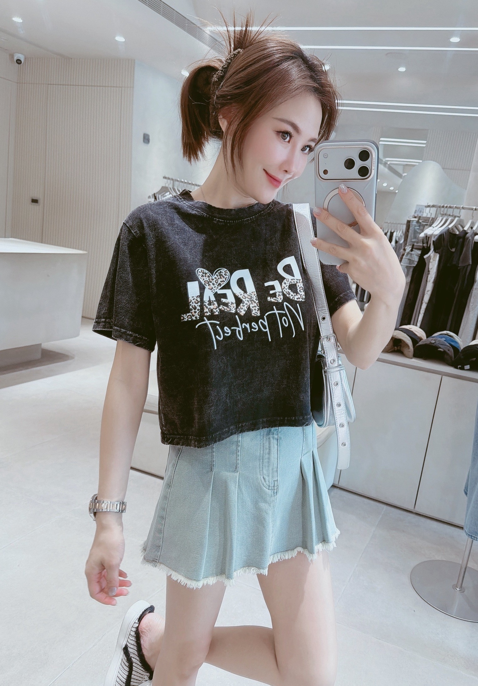 豹紋字母短版水洗上衣