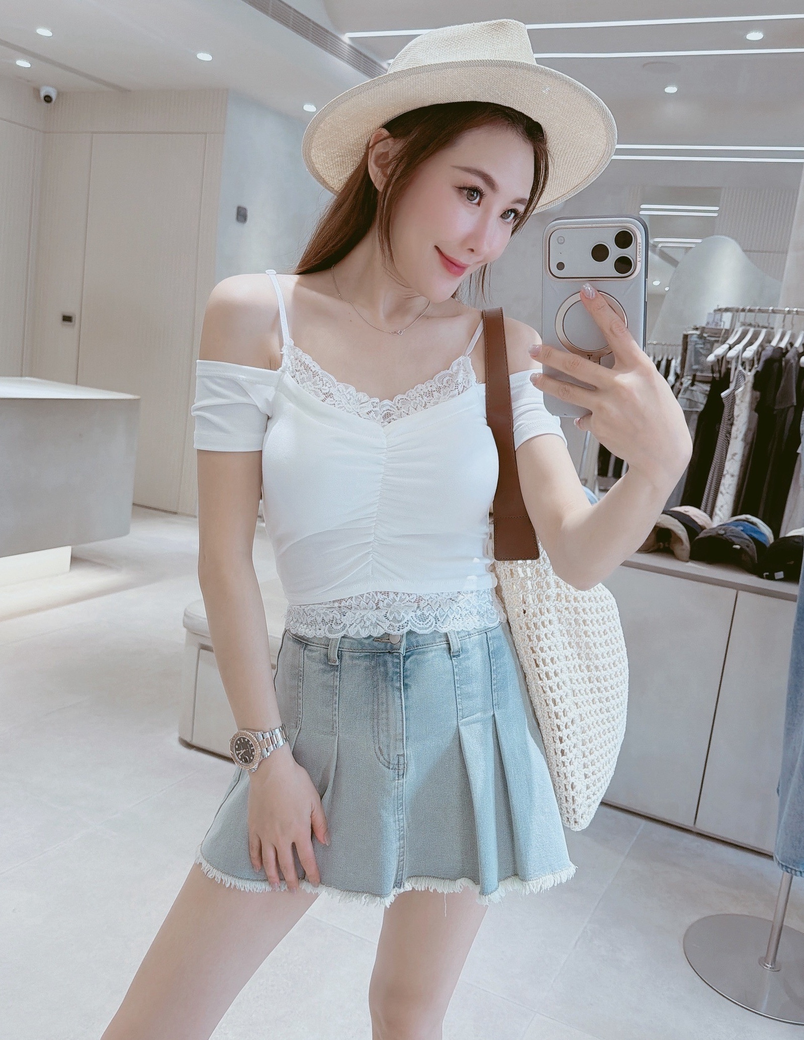 吊帶接蕾絲抓皺罩杯上衣