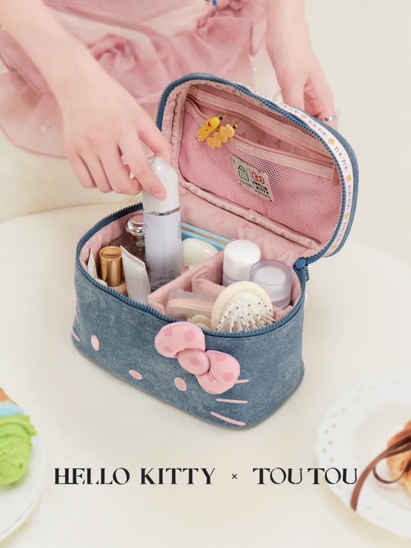代購-『正版授權』 TOUTOU X HELLOKITTY 大容量 化妆包 三色