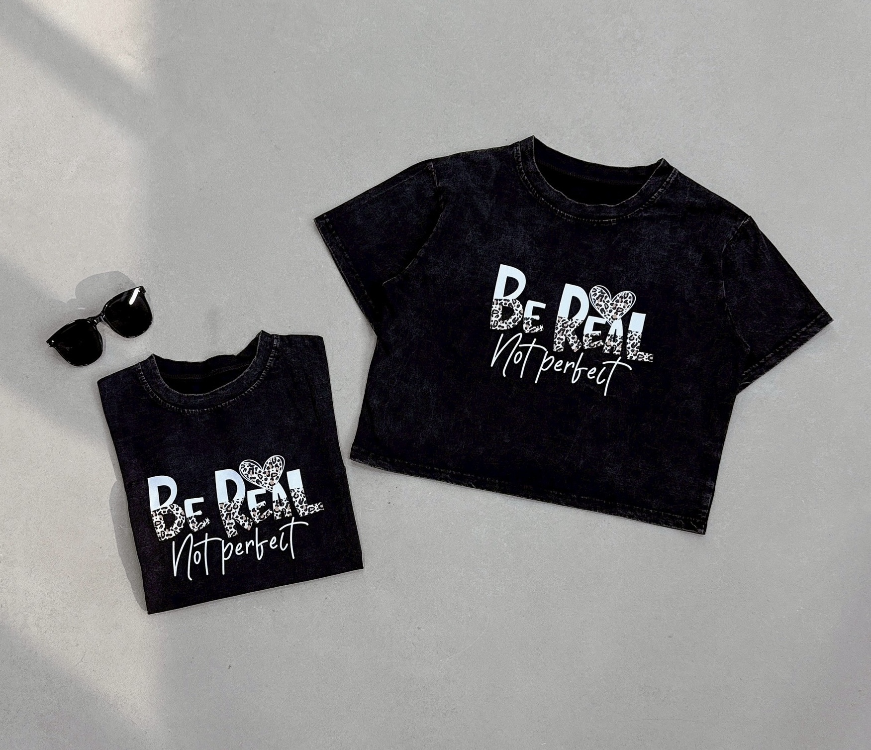 豹紋字母短版水洗上衣