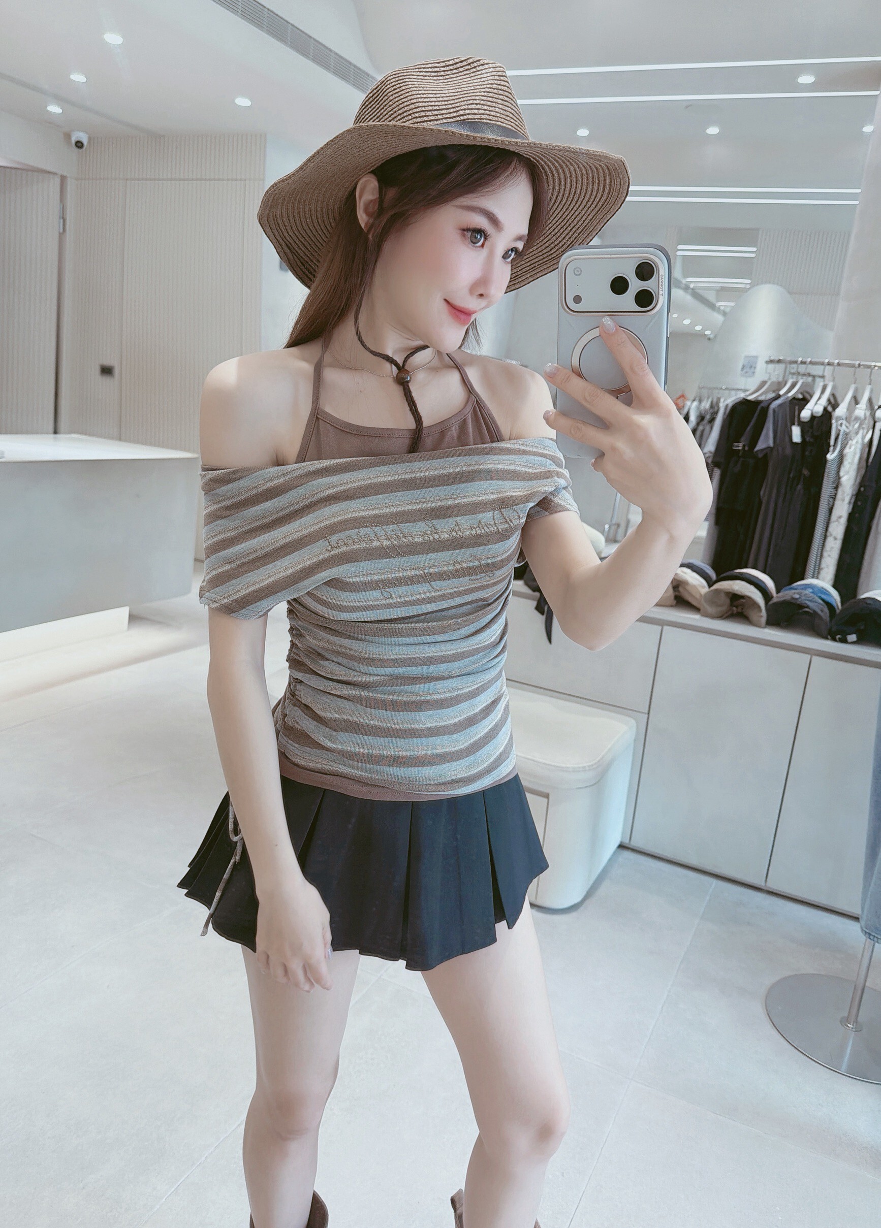 側抽繩掛脖一字條紋上衣