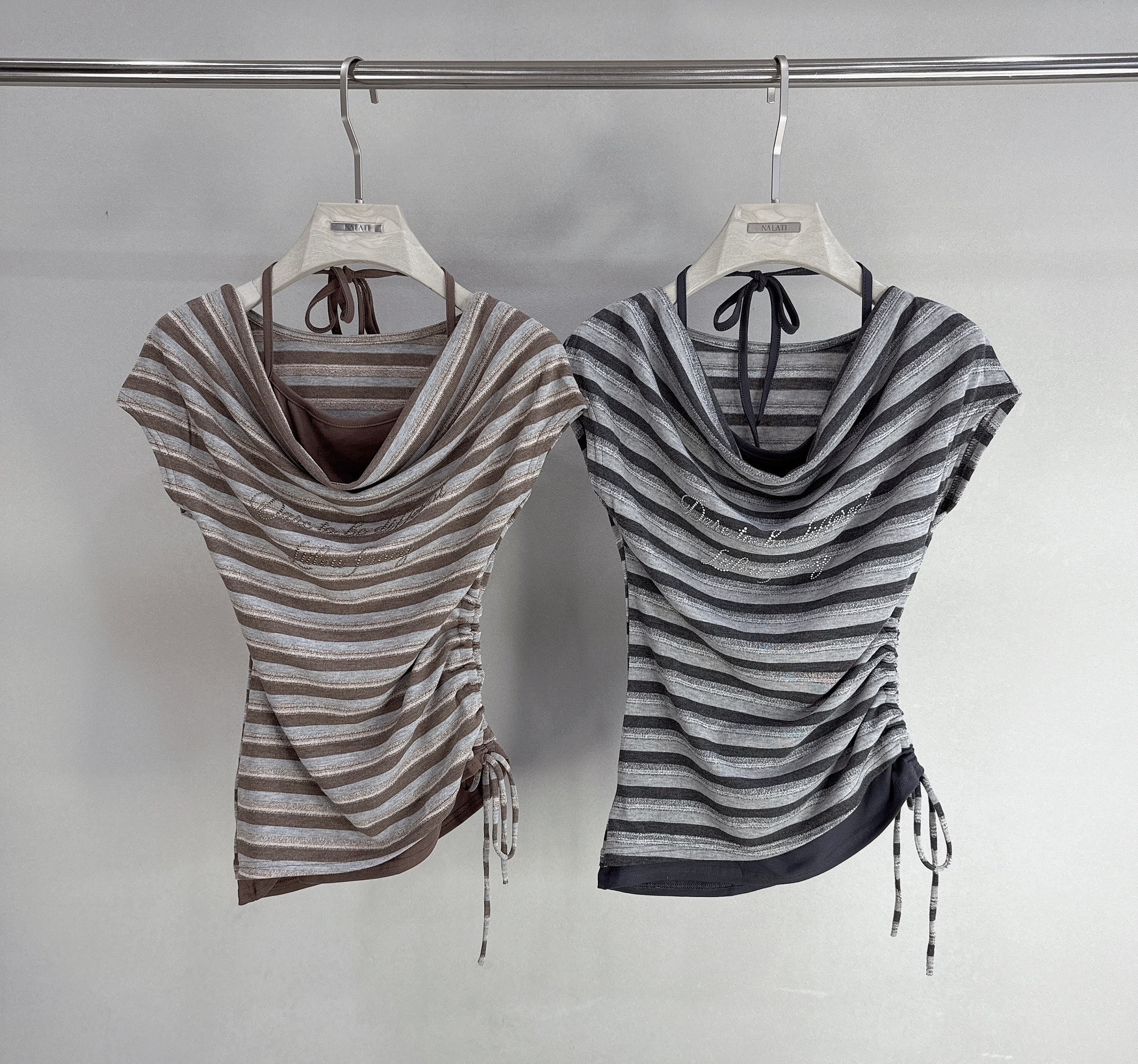 側抽繩掛脖一字條紋上衣