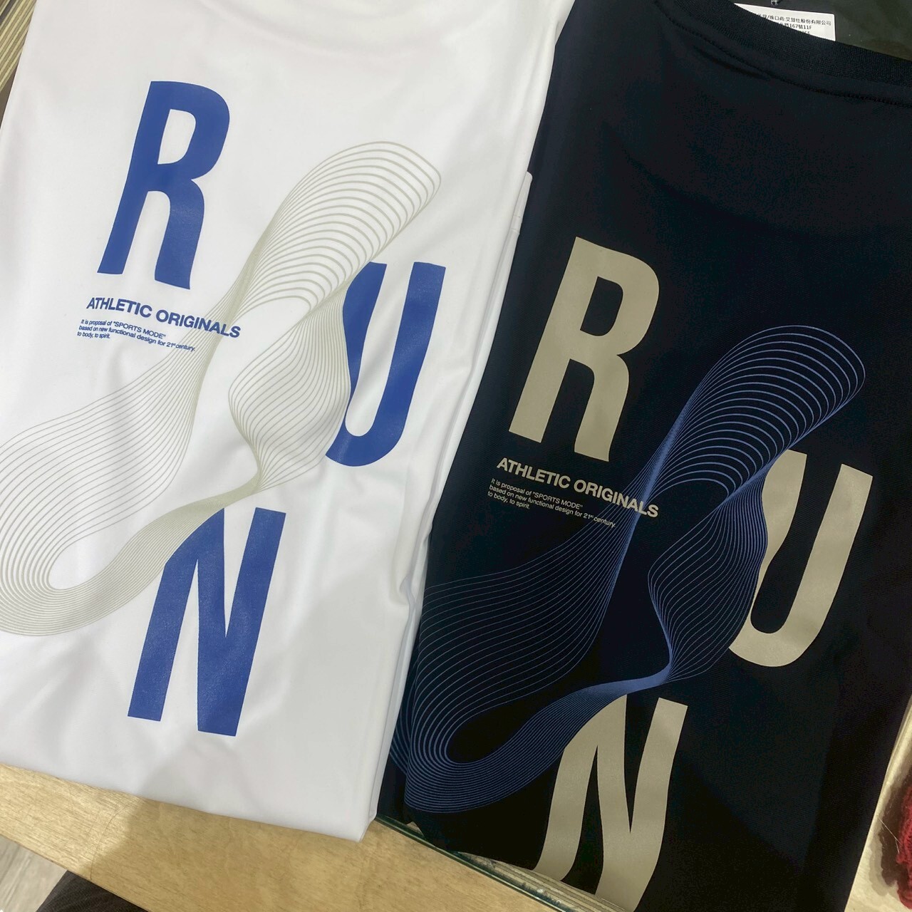 Descente 迪桑特 Run幾何圖形短袖 SQ323RTS72