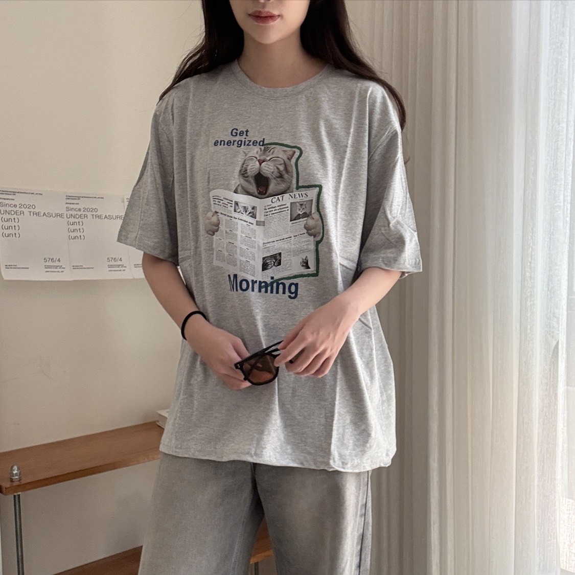 2237看報紙的貓英文字短T(R)