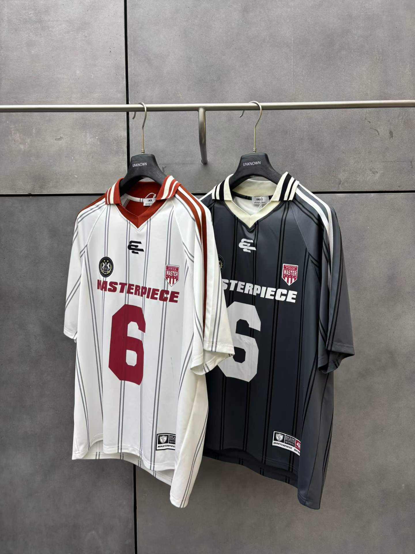 《S.V》條紋6號翻領足球短T