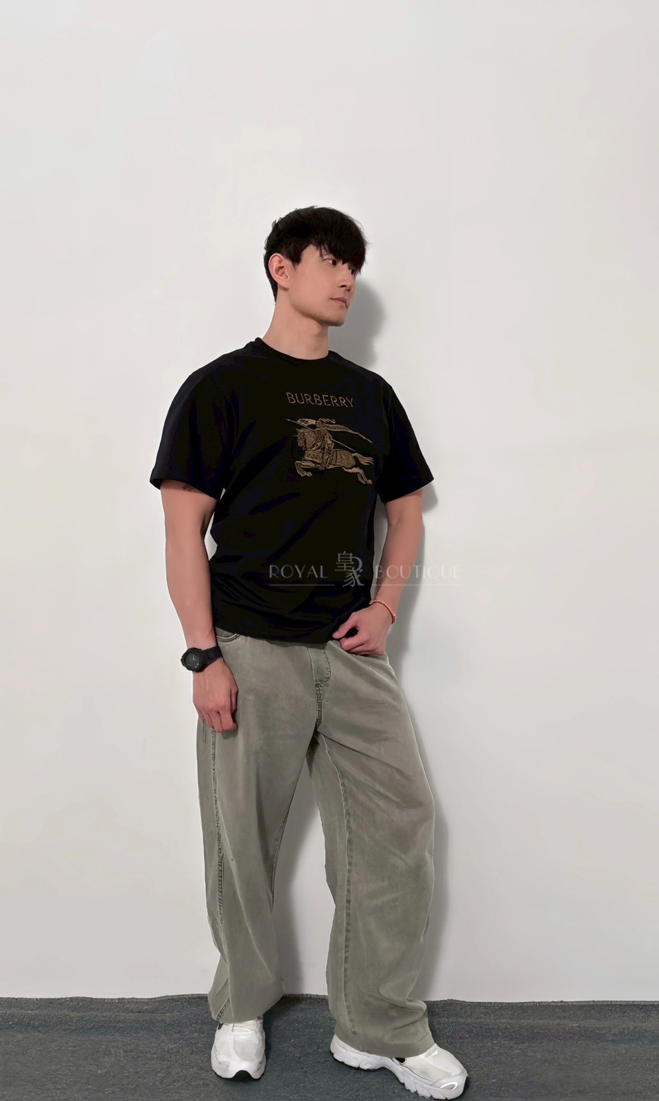 BURBERRY 胸前經典刺繡金戰馬短T