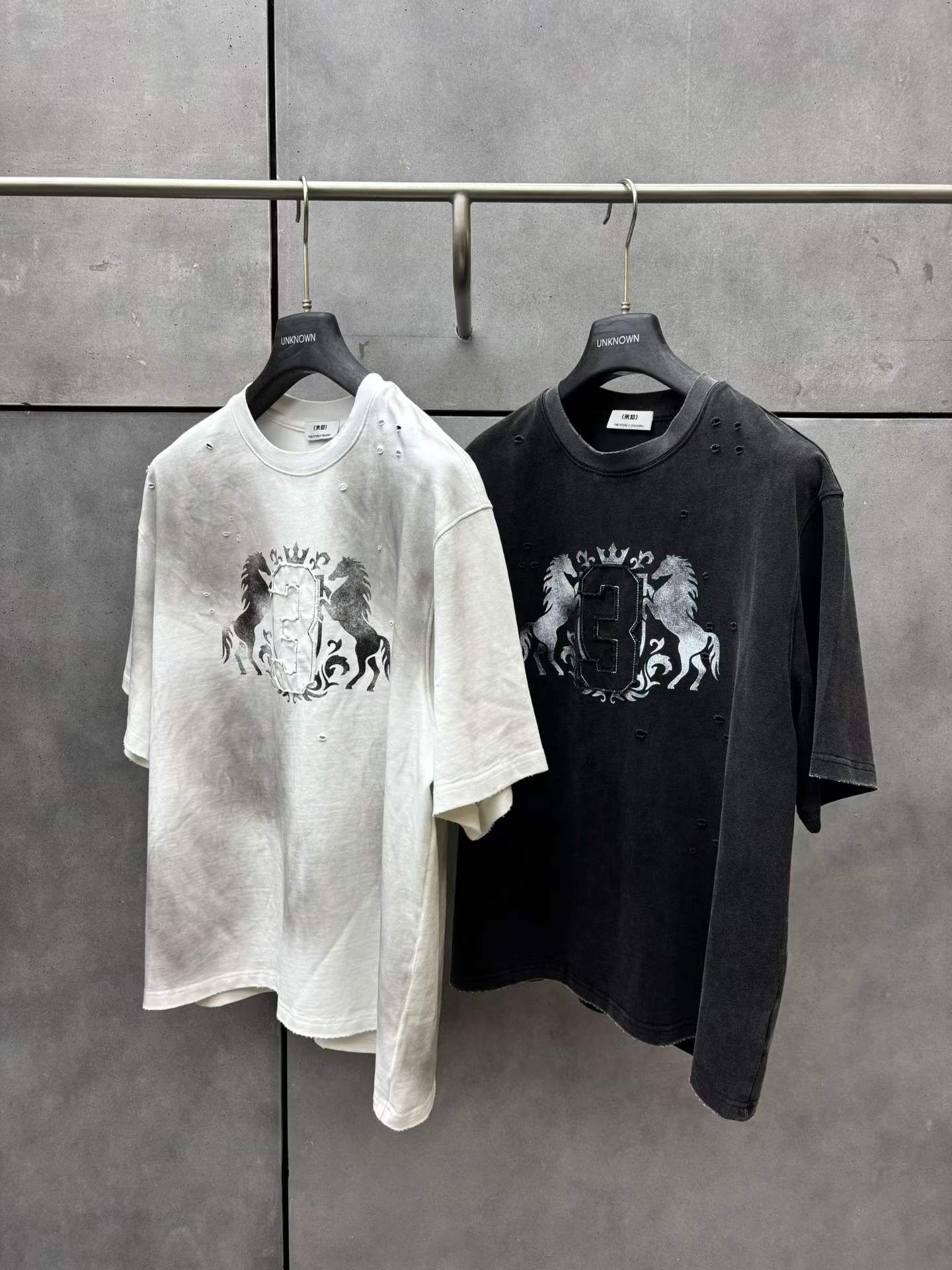 《S.V》3號雙馬徽章作舊短T