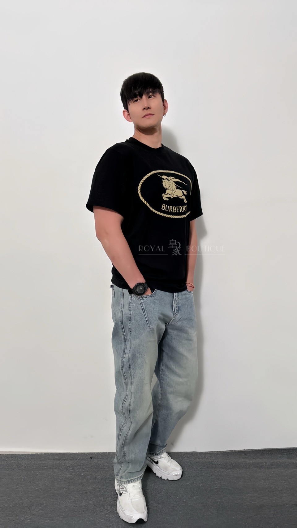 BURBERRY 胸前燙金戰馬短T