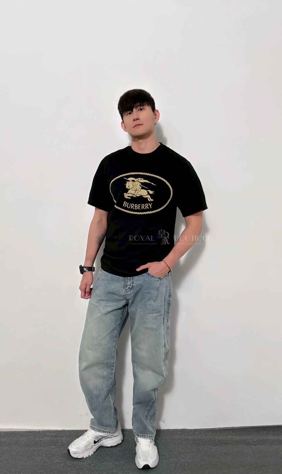BURBERRY 胸前燙金戰馬短T