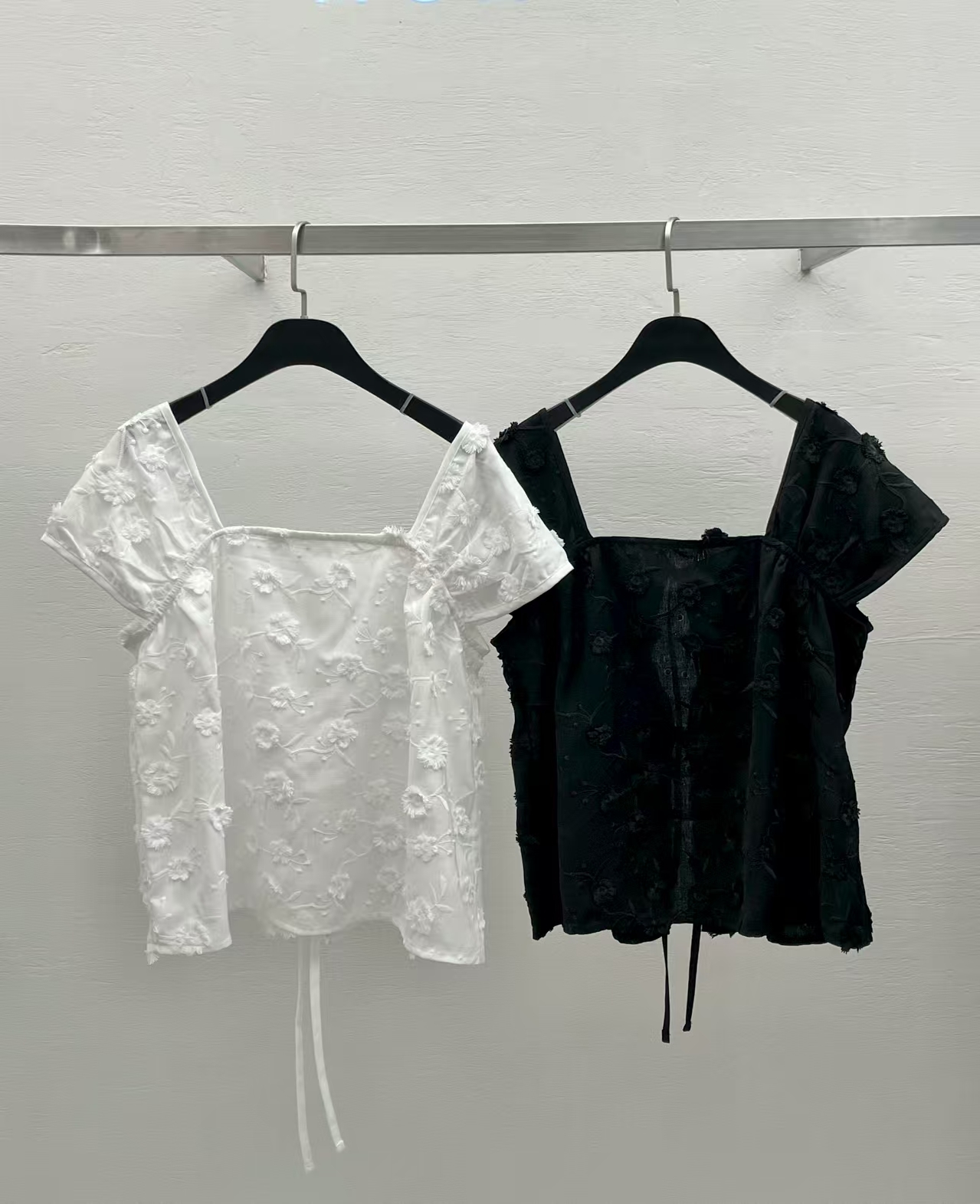 MK6101 前後兩著刺綉上衣