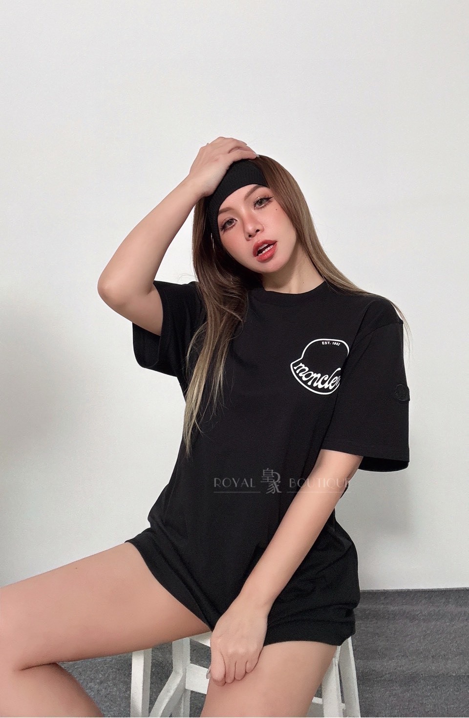 MONCLER 蒙口左胸美式草寫鈴鐺LOGO短T