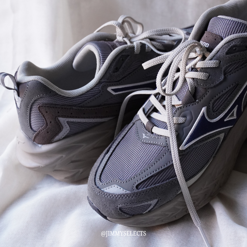 👟 Mizuno ASTRO LS 城市灰 厚底慢跑鞋｜反光設計 × 復古未來感