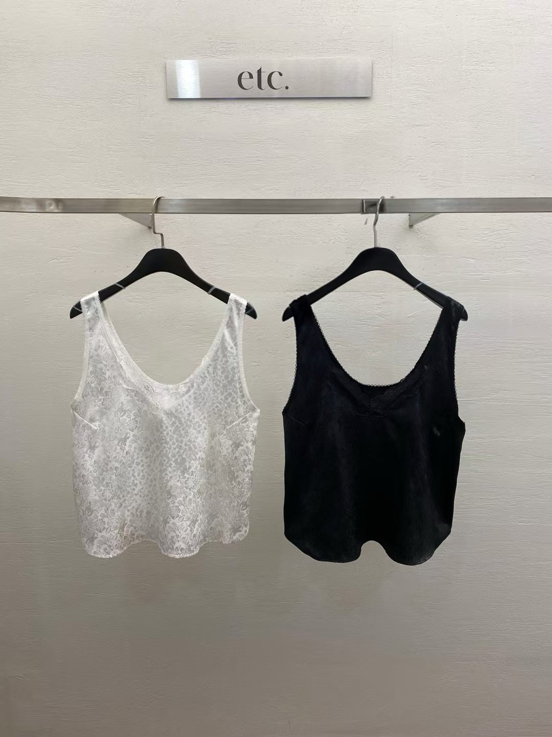 MK6105 絲滑暗花蕾絲背心