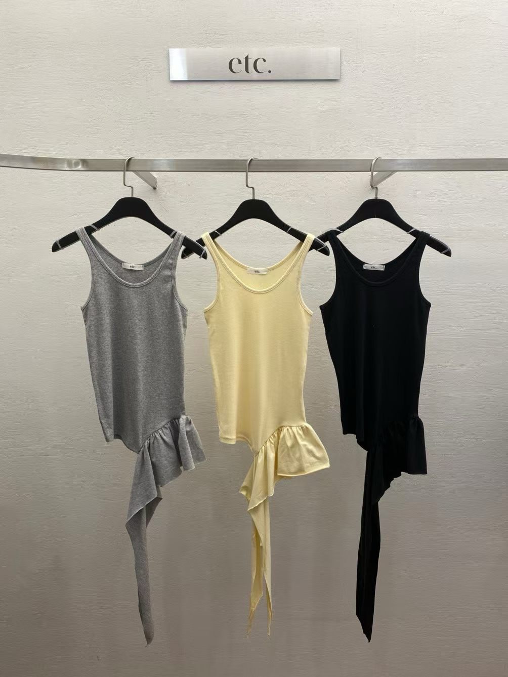 MK6106 U領背心不規則下擺