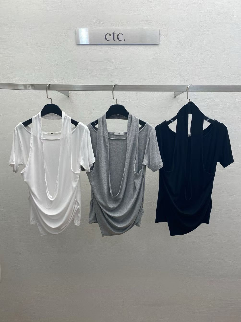 MK6110 假兩件寬領口上衣